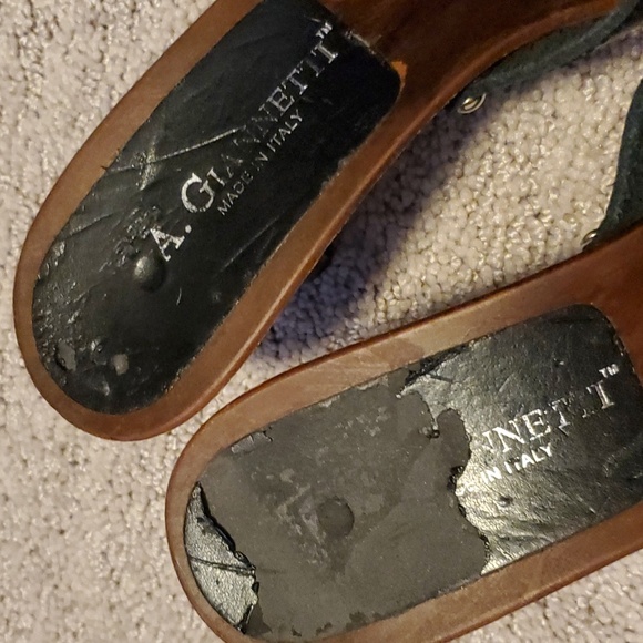 A GIANNETTI Studded Leather Sandals - Picture 13 of 13